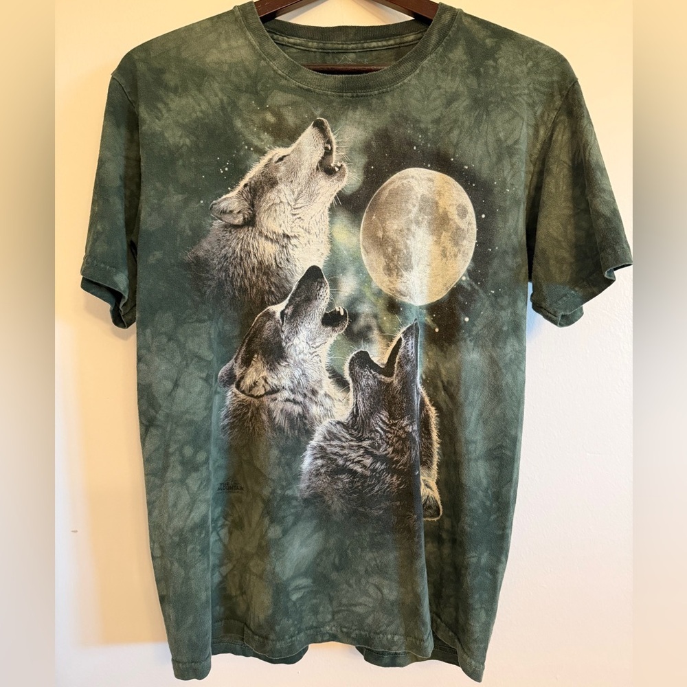 The Mountain Men's Three Wolf Moon T-Shirt Green